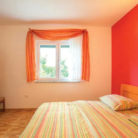 1 Bedroom Beautiful In Apartment *