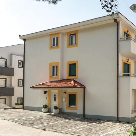 1 Bedroom Beautiful In * Makarska