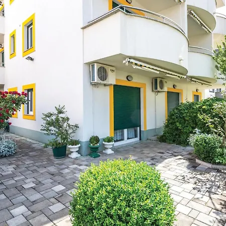 Appartement Awesome In With House Sea View Makarska
