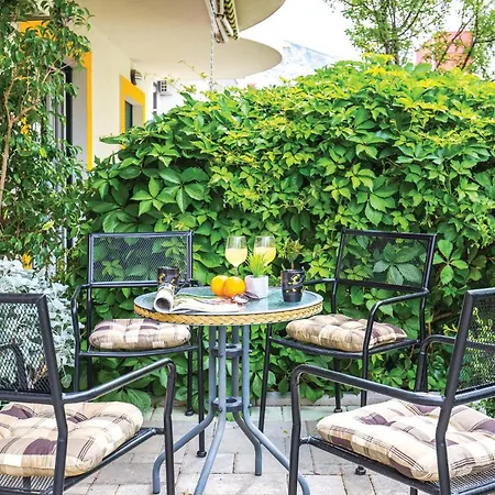 Apartment 1 Bedroom Beautiful In *