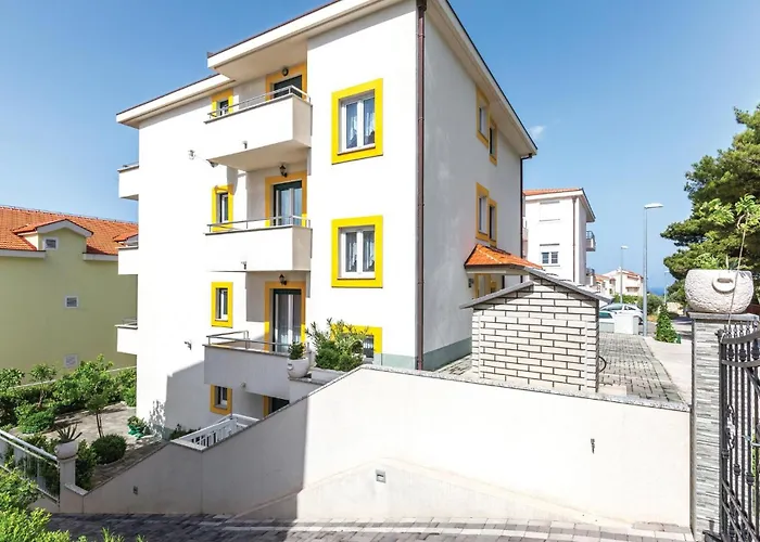 1 Bedroom Beautiful In Lägenhet *