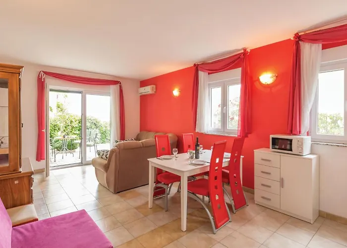 1 Bedroom Beautiful In Apartmán Makarská