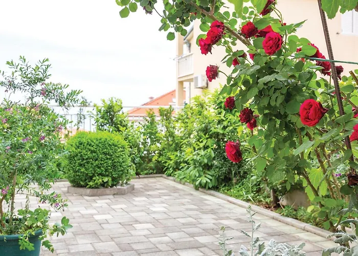 1 Bedroom Beautiful In Lägenhet Makarska