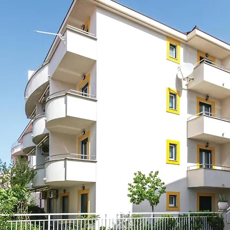 Апартаменты Awesome In With House Sea View *