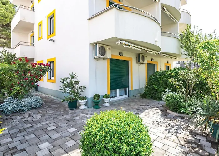 Daire 1 Bedroom Beautiful In Makarska